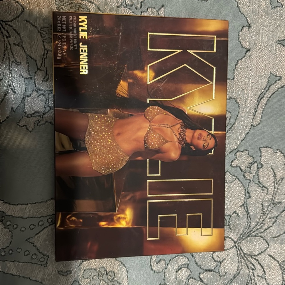 Kylie Jenner pressed power palette